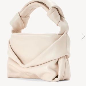 Staud kiss bag in cream